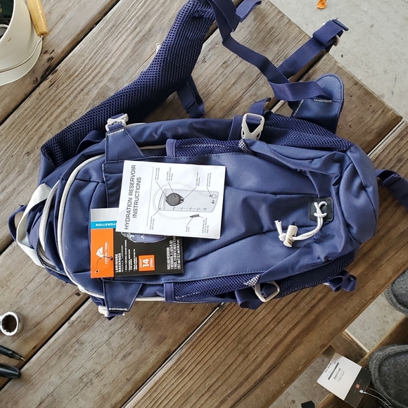 Back pack with water supply bladder - Picture 2 of 5
